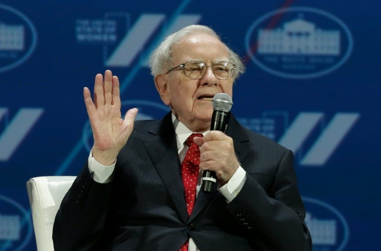 <p>El inversor Warren Buffett toma la palabra en la Cumbre de Mujeres de Estados Unidos el 14 de junio de 2016 en Washington</p>