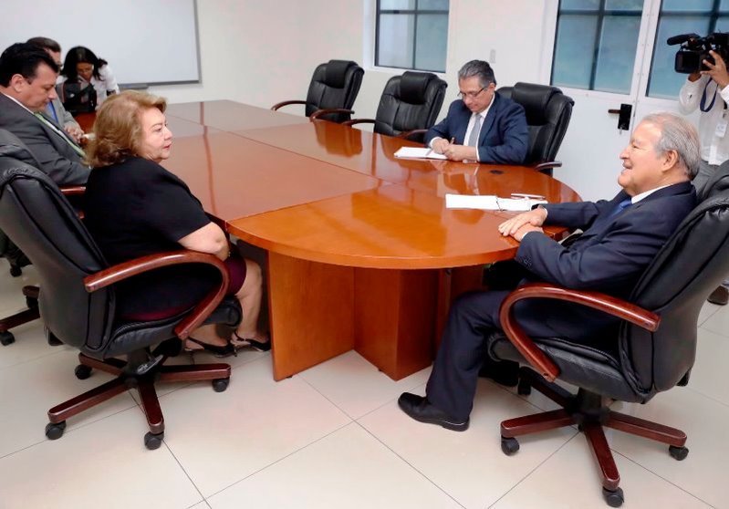 Reunión privada  de Milagro Navas y Salvador Sánchez Cerén / Foto Casa Presidencial