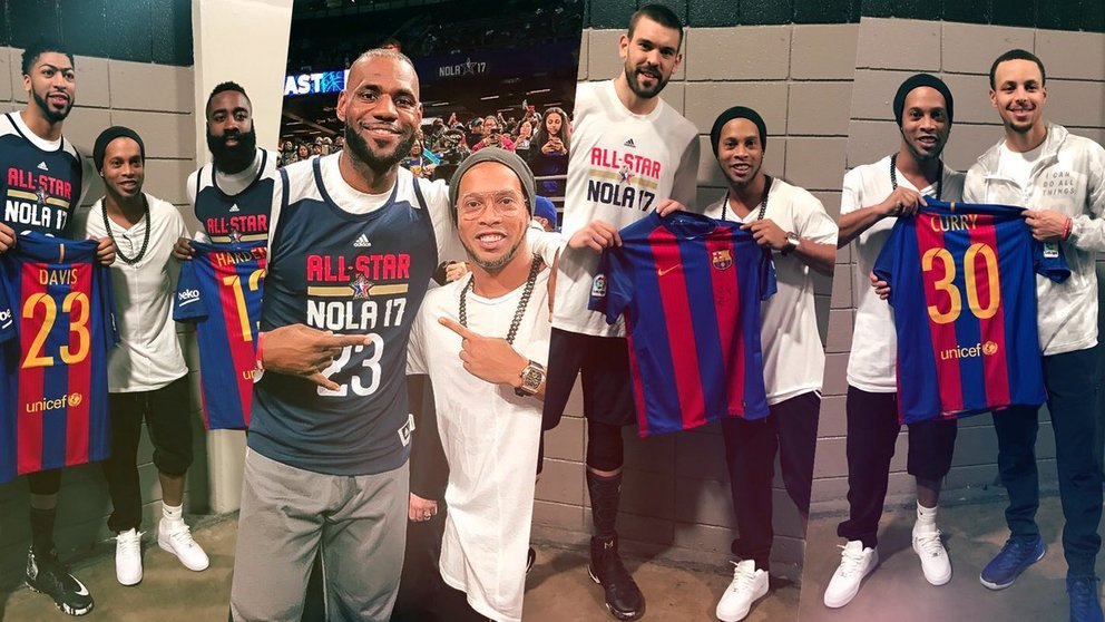 Ronaldinho con jugadores de la NBA