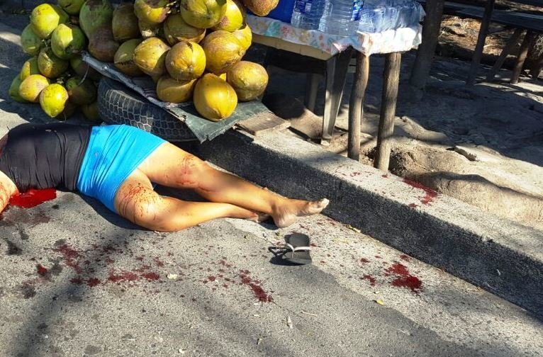 Muerta en plaza Los Cocos
