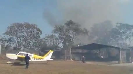 Incendio en las cercanías del aeropuerto de Ilopango