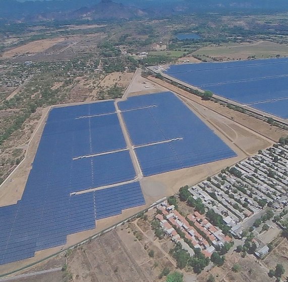 Gobierno inaugura parque fotovoltaíco más grande de la región