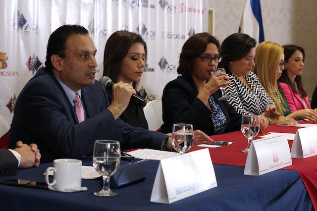 Conferencia de prensa de ACH El Salvador, con todos los bancos que usan el sistema a nivel nacional, en el Hotel Sheraton Presidente, en San Salvador, El Salvador, el 10 de Agosto de 2017.
Foto Davivienda/ Salvador MELENDEZ