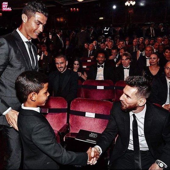 Cristiano Jr con Lionel Messi