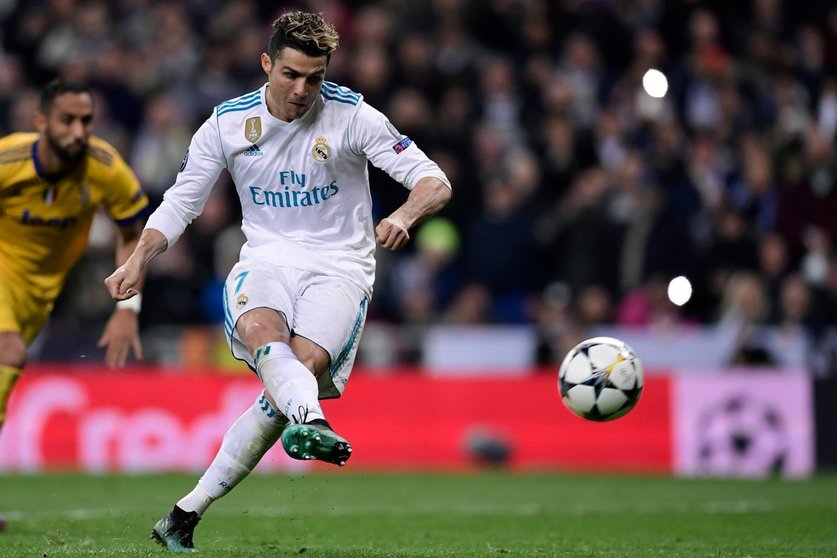 Cristiano Ronaldo marca de penalti ante la Juventus