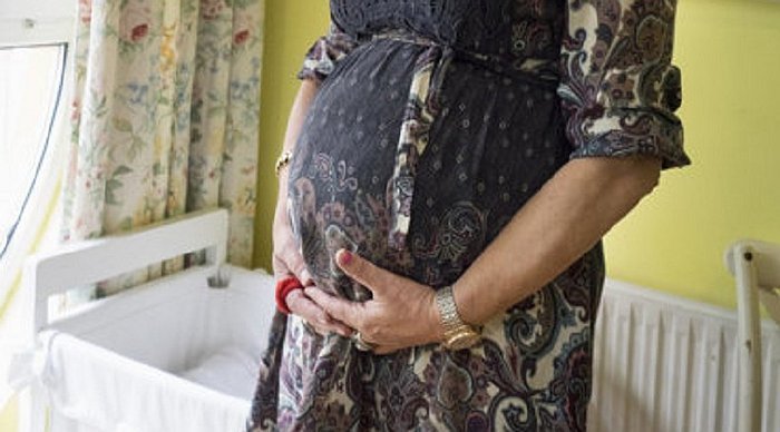 mujer-de-67-anos-queda-embarazada-de-gemelos-y-se--260371-978781-jpg_700x0