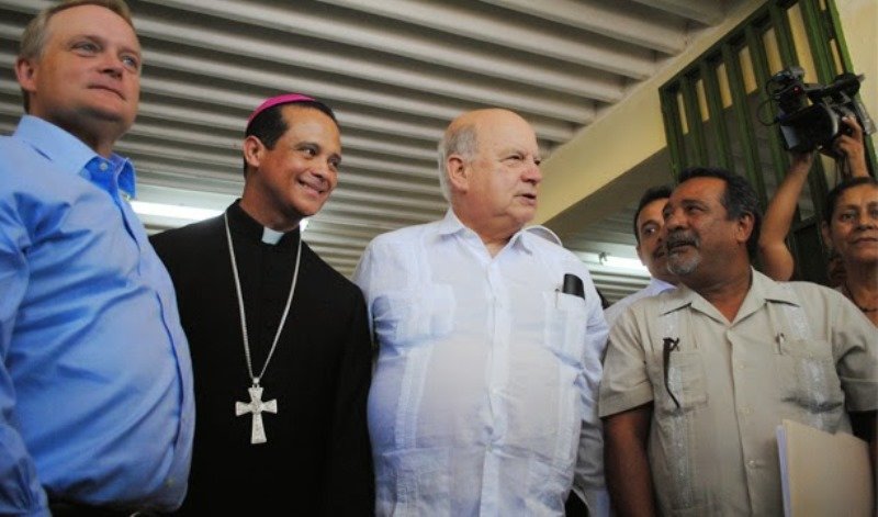 Esta es una de las visitas que realizó el secretario de la OEA, junto a los mediadores de la tregua y el director de Centro Penales, Nelson Rauda, al penal de Mariona en el marco de la tregua. Esta es una de las visitas que realizó el secretario de la OEA, junto a los mediadores de la tregua y el director de Centro Penales, Nelson Rauda, al penal de Mariona en el marco de la tregua.