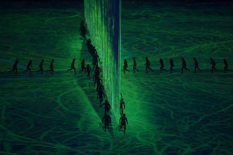 Artists perform during the opening ceremony of the Rio 2016 Olympic Games at the Maracana stadium in Rio de Janeiro on August 5, 2016. / AFP PHOTO / CHRISTOPHE SIMON