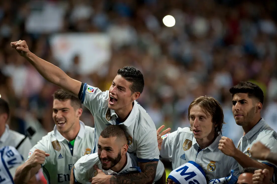 James Rodriguez celebra el t&iacute;tulo de Liga del Real Madrid