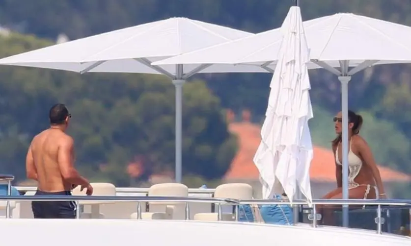 Alex Rodriguez y Jennifer Lopez fueron captados durante un paseo en yate.