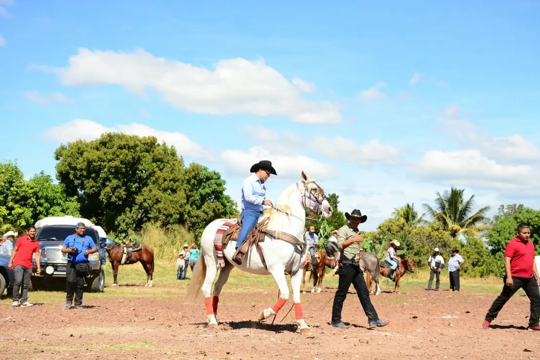 Oscar Ortiz a caballo3