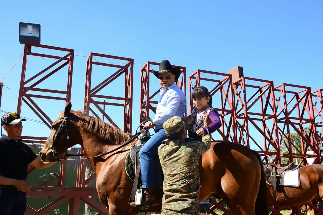 Oscar Ortiz a caballo4