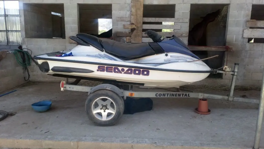 Jet ski decomisado