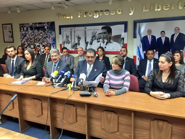 ARENA pide explicaciones al presidente por mit&iacute;n de dos a&ntilde;os.