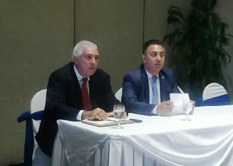 L&iacute;deres de la comunidad de salvadore&ntilde;os en el exterior.