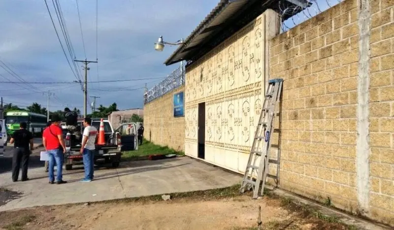 FGR de Ilobasco atacada por delincuentes esta madrugada/ Foto FGR