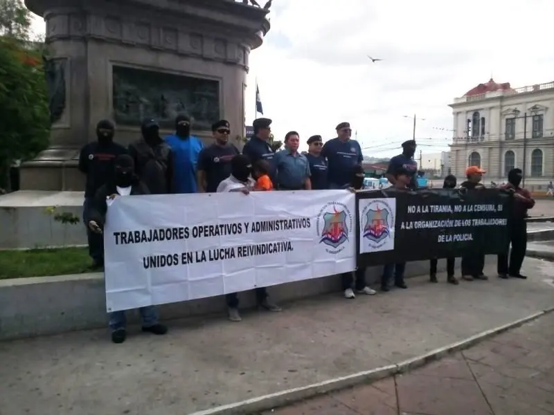 Protesta de polic&iacute;as