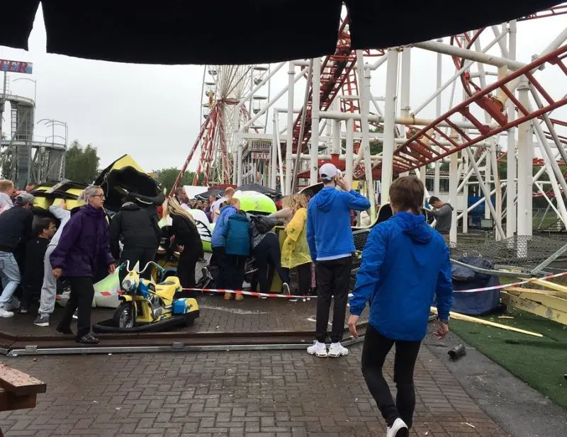 Monta&ntilde;a rusa descarrilada