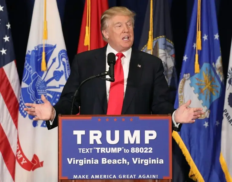 <p>El candidato presidencial republicano Donald Trump, pronuncia un discurso sobre temas de veteranos durante un acto de campa&ntilde;a, el 11 de julio de 2016, en Virginia Beach, EEUU.</p>