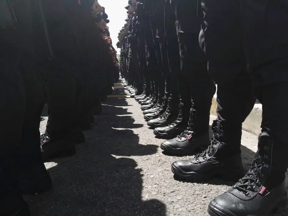 Polic&iacute;as botas