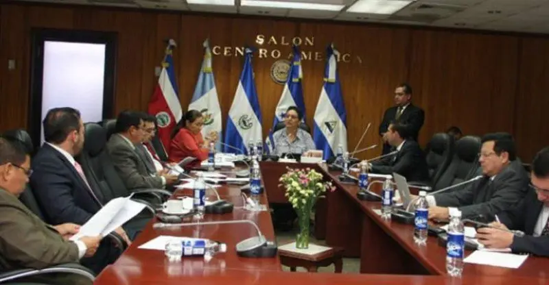 Comisi&oacute;n Pol&iacute;tica