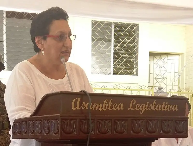 Lorena Pe&ntilde;a en la laguna