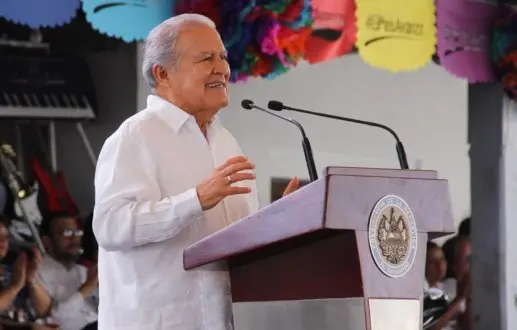 presidente Huiz&uacute;car