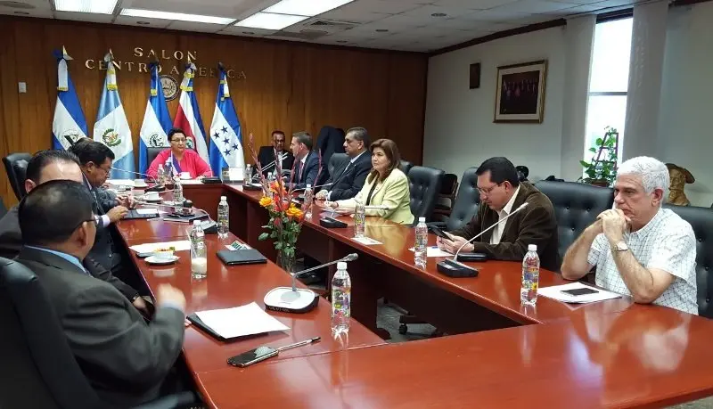 Comisi&oacute;n Pol&iacute;tica