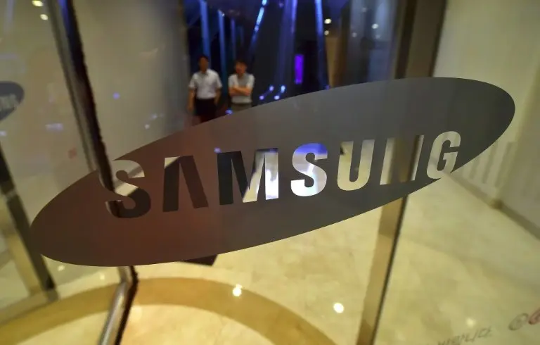 <p>Logo de Samsung en la sede del gigante coreano en Se&uacute;l el 6 de julio de 2016</p>