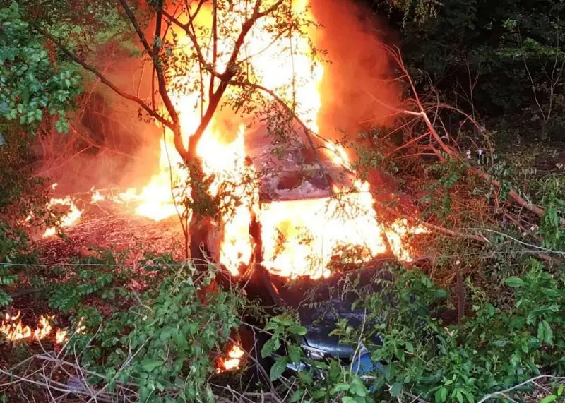 se incendia vehiculo