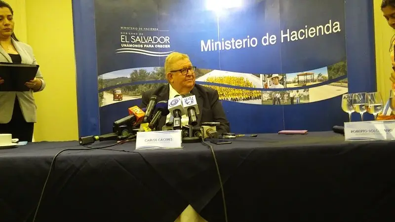 Carlos C&aacute;ceres