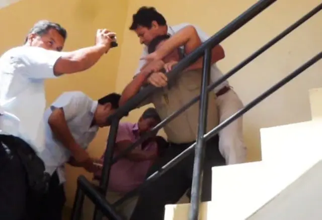 Polic&iacute;a se come billete