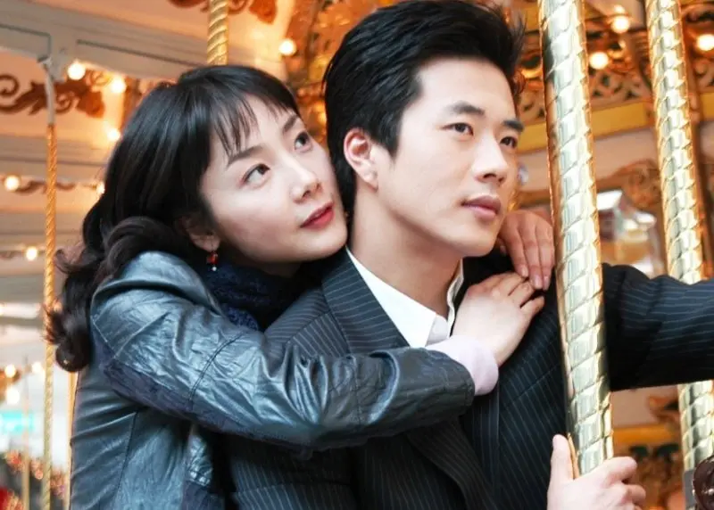 pareja asi&aacute;tica