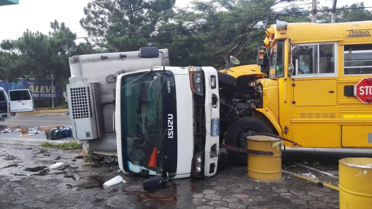 Accidente de tr&aacute;nsito en Santa Tecla