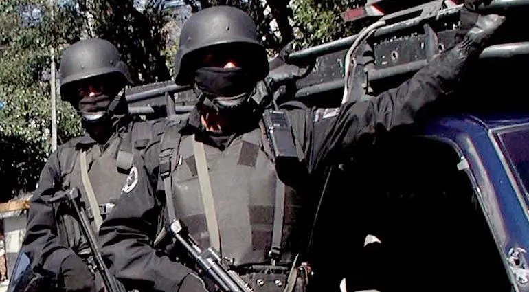 Miembros de la PNC de El Salvador en un desfile. Imagen de referencia. AFP.