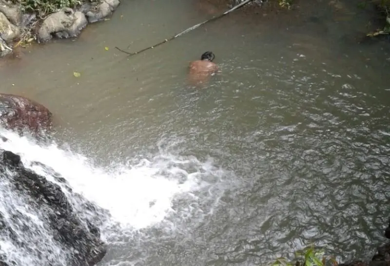 Cad&aacute;ver en r&iacute;o de Las Granad&iacute;as