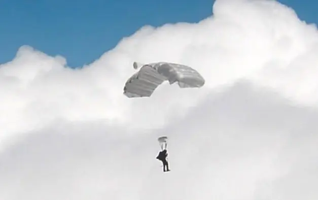 Paracaidista muri&oacute; esta ma&ntilde;ana tras realizar pr&aacute;cticas/ Foto de referencia.