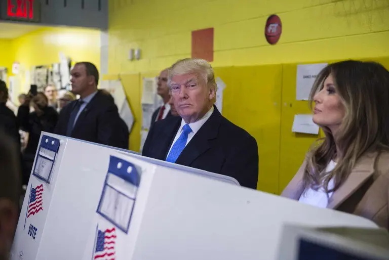 Republican presidential nominee Donald Trump(2nd R) and his wife Melania fill out their ballots at a polling station in a school during the 2016 presidential elections on November 8, 2016 in New York. / AFP PHOTO / MANDEL NGAN