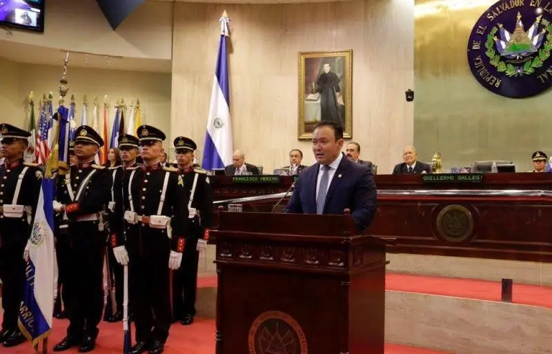 Gallegos toma de posesi&oacute;n