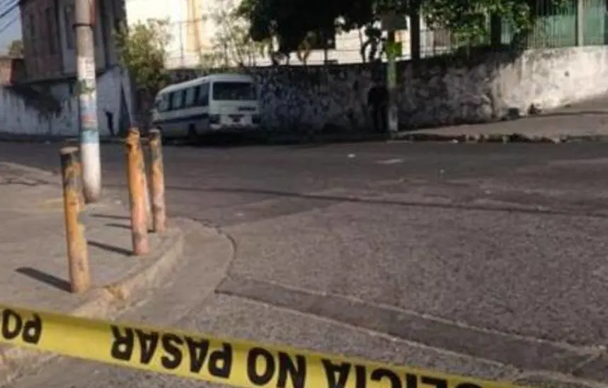 cinta amarilla microb&uacute;s