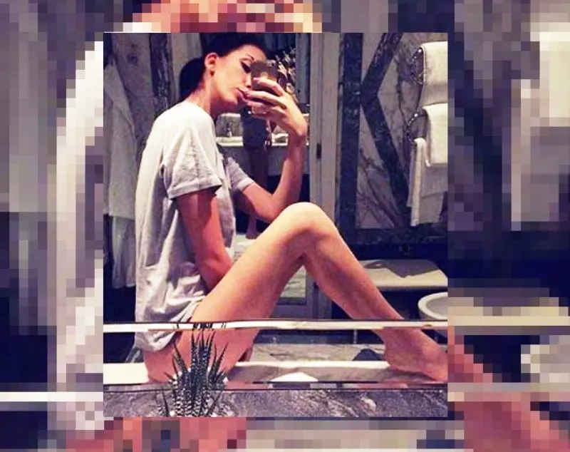 modelo rumana subasta virginidad