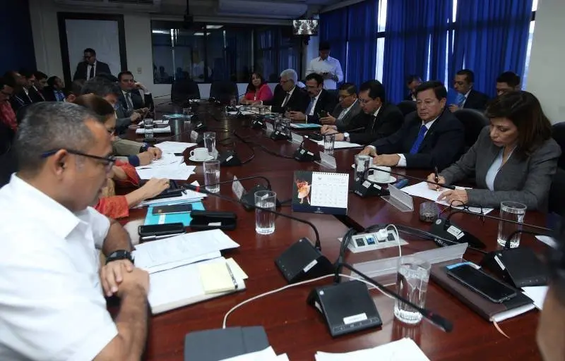 Comisi&oacute;n de Hacienda