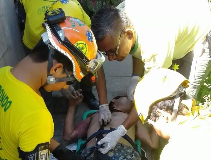 foto de hombre lanzado a barranco