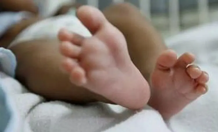 Beb&eacute; abandonado