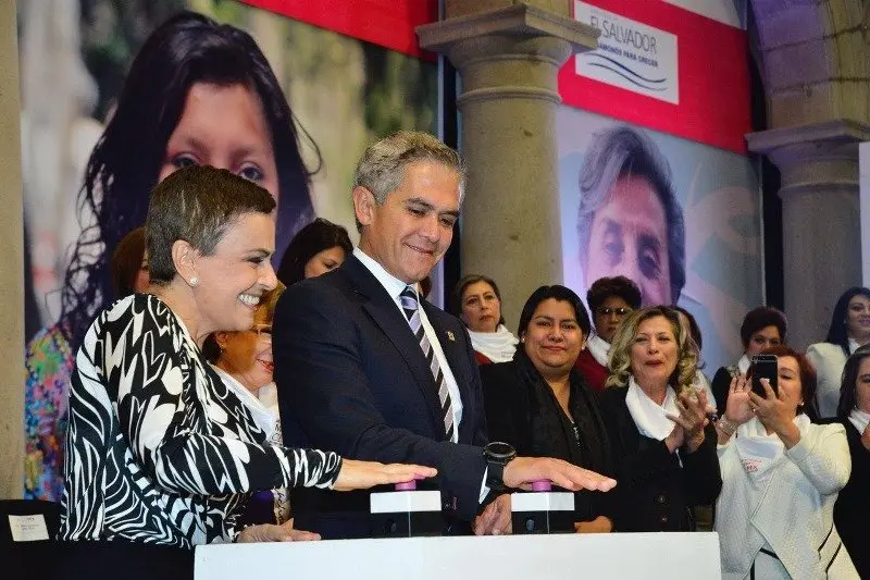 Firma de acuerdo para C. Mujer en Cdad. de M&eacute;xico 2