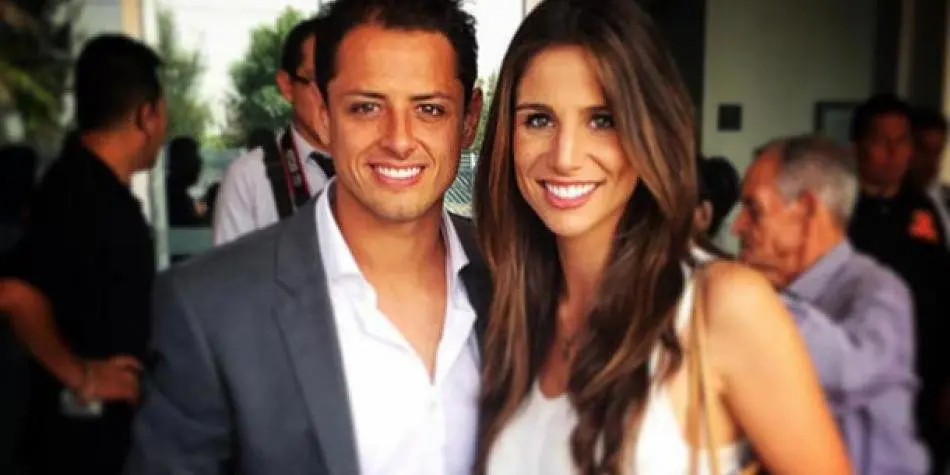 Chicharito Hern&aacute;ndez y Luc&iacute;a Villal&oacute;n