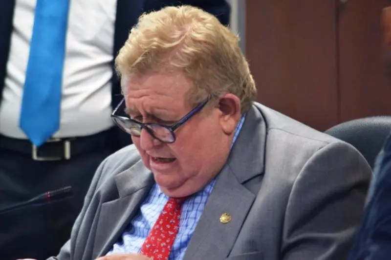 carlos c&aacute;ceres