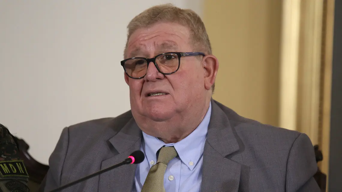 Ministro Carlos C&aacute;ceres