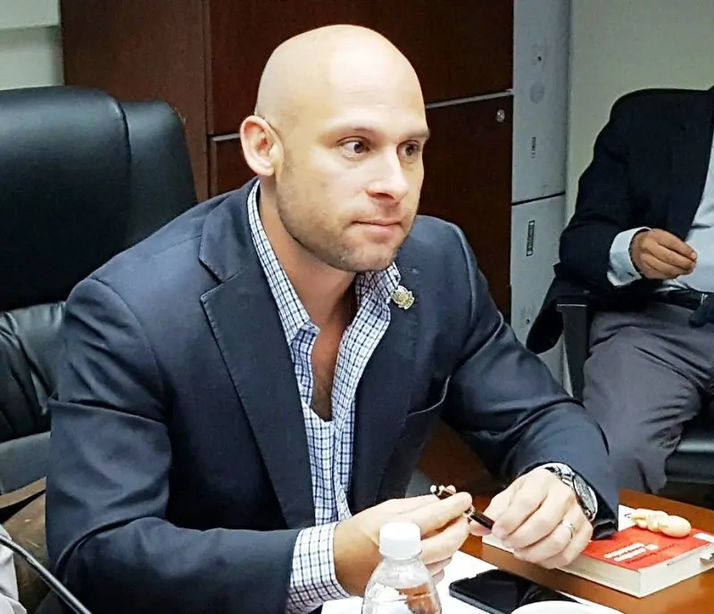 Vel&aacute;squez Parker