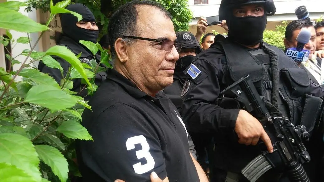 Jos&eacute; Ad&aacute;n Salazar, "Chepe Diablo", al ser presentado por la PNC